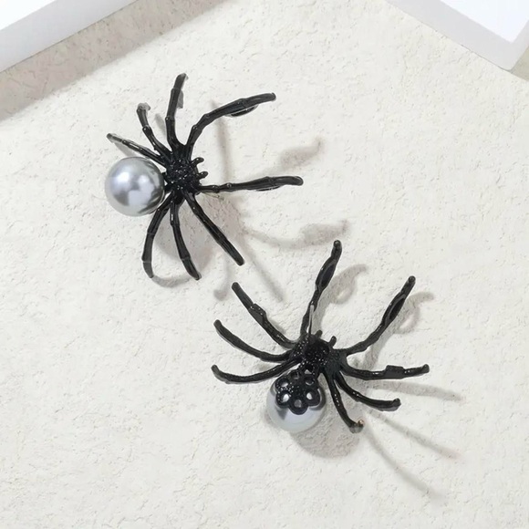 Gothic Black/Gray Spider Stud Earrings Faux‎ Pearl Accents Vintage Boho Style - Picture 3 of 9